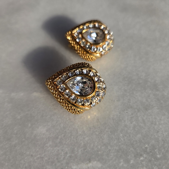 Vintage Carolina Herrera Clip-On Earrings - Picture 4 of 7